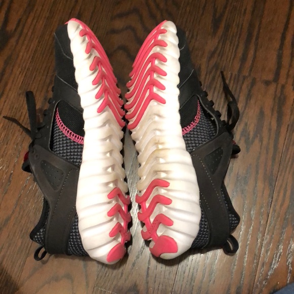 Lightly worn Reebok sneakers! - Picture 3 of 4